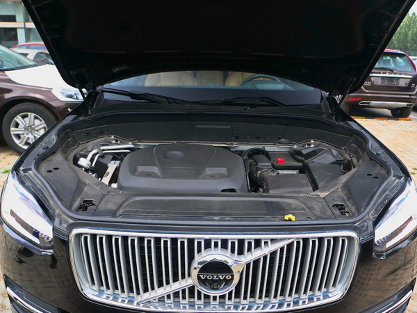 沃尔沃(进口) 2.0T T6 发动机舱