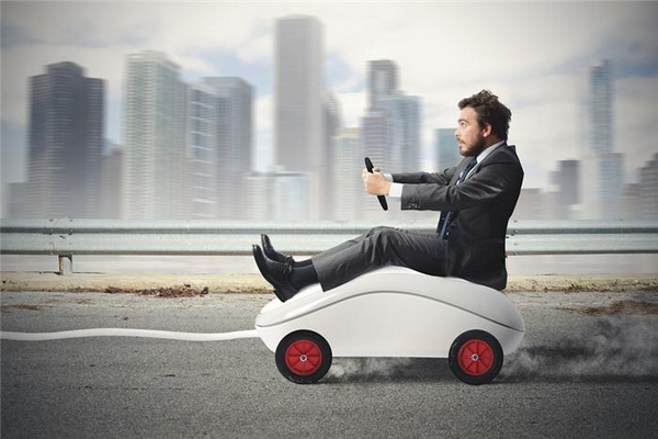 传统车企之间，互联网汽车大战的日子相信近在眼前