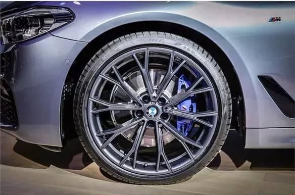 全新宝马5系标准轴距版46.58万起售,让运动和舒适找到平衡