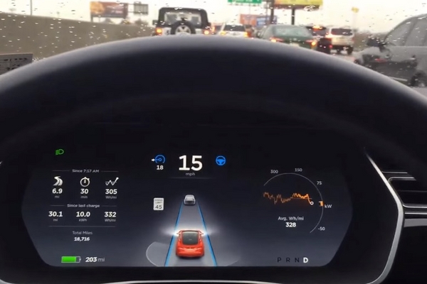 特斯拉浑身都是传感摄像头 居然没有行车记录仪