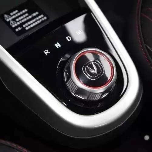 太意外了!5万买的车竟带换挡拨片和旋钮挡杆