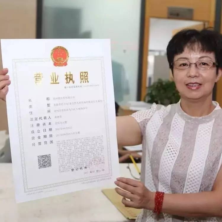 一张模糊的黑洞照片要处理两年？是因为黑洞太大吗？...