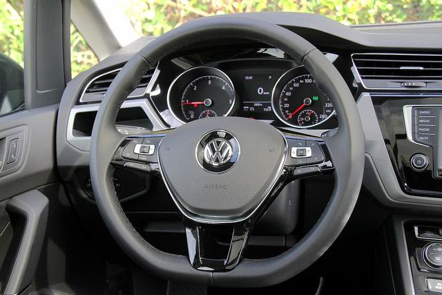 为什么用“平底方向盘”的车型越来越多?