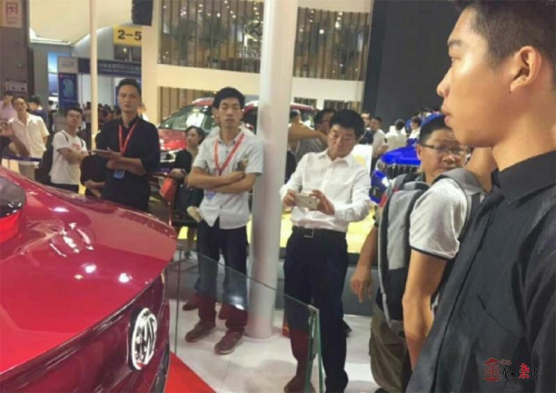 饭后一笑,成都车展上的小趣事,你遇见了吗?