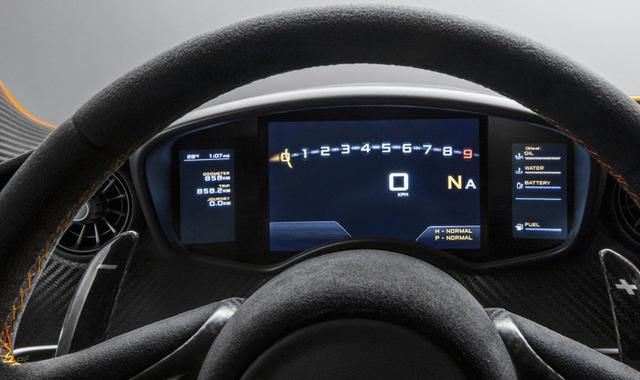 酒店停了台临牌车,旁边百万豪车做了件傻事,结果车主100万没了