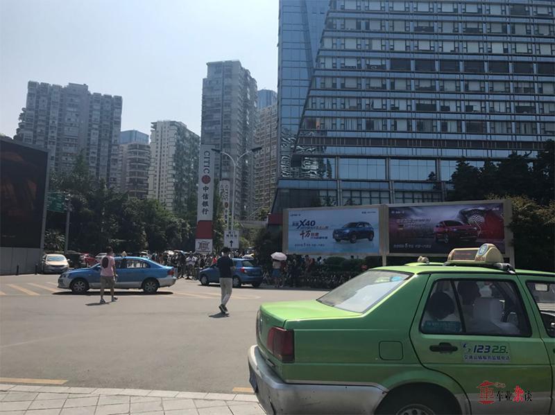 饭后一笑,成都车展上的小趣事,你遇见了吗?