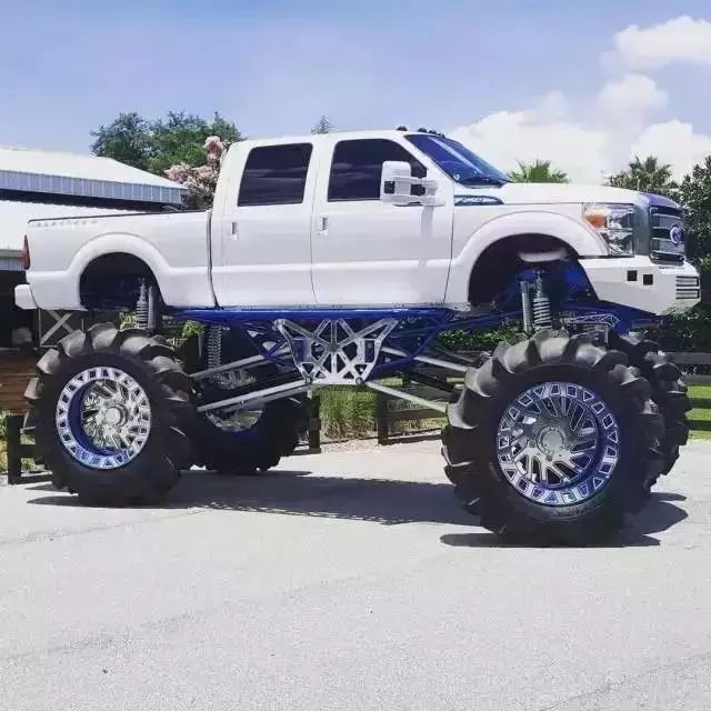 爆改皮卡把兰博基尼踩脚下，身高太矮上车困难