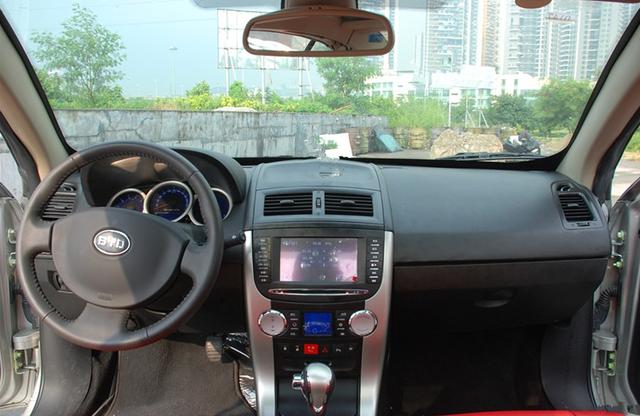 这敞篷跑车卖16万,无框车门不输CC,立体车标胜似劳斯莱斯