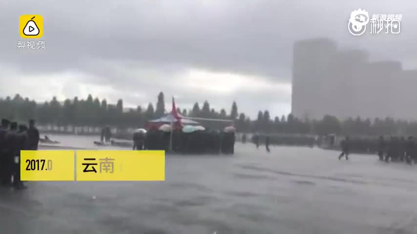 囧哥:姐妹情深!慈善夜大合影 冰冰杨幂子怡输张韶涵? 囧哥:姐妹情深!慈善夜大合影 冰冰杨幂子怡输张韶涵?图片