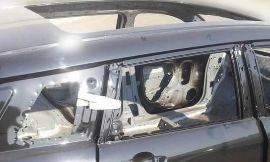 自己安装的全景天窗 含着泪也得用着