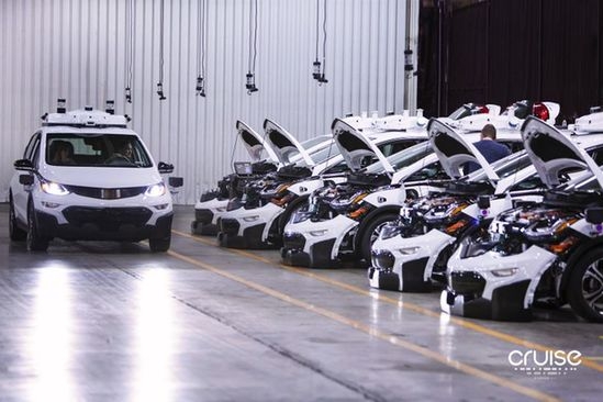 通用发布全球首款量产无人驾驶汽车