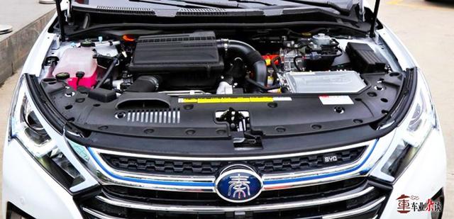 比亚迪秦OR雷凌双擎?比试一番便知谁更能“混”!