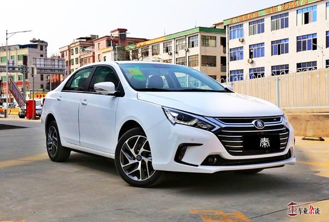 比亚迪秦OR雷凌双擎?比试一番便知谁更能“混”!