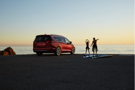 2017款全新克莱斯勒进口大捷龙亮相成都车展