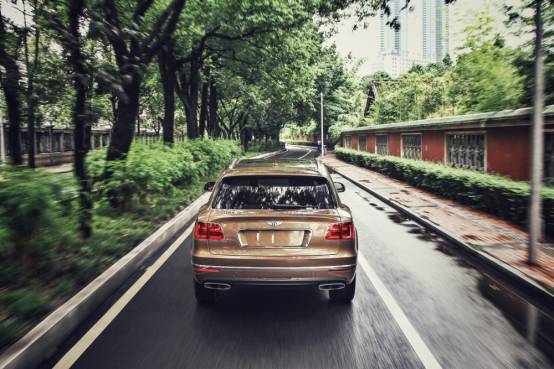 添巴蜀之味，越海川之势——成都试驾宾利添越