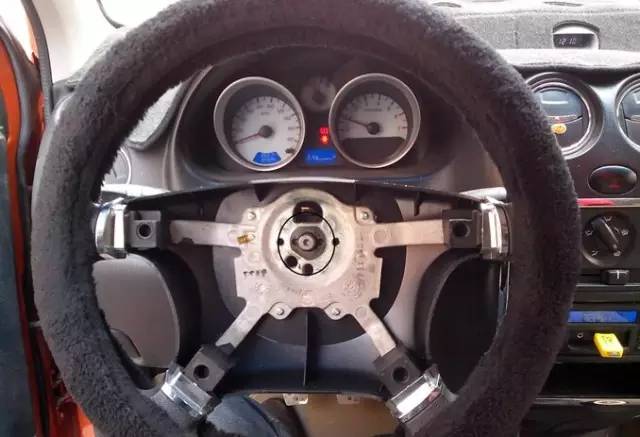 若听到汽车有这4种响声,必须停车检查!