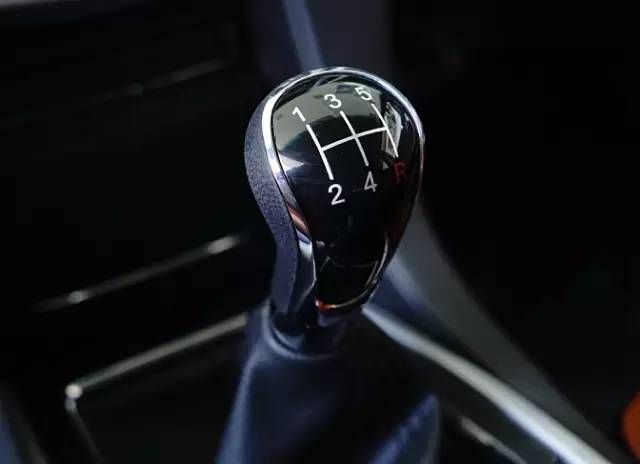 若听到汽车有这4种响声,必须停车检查!