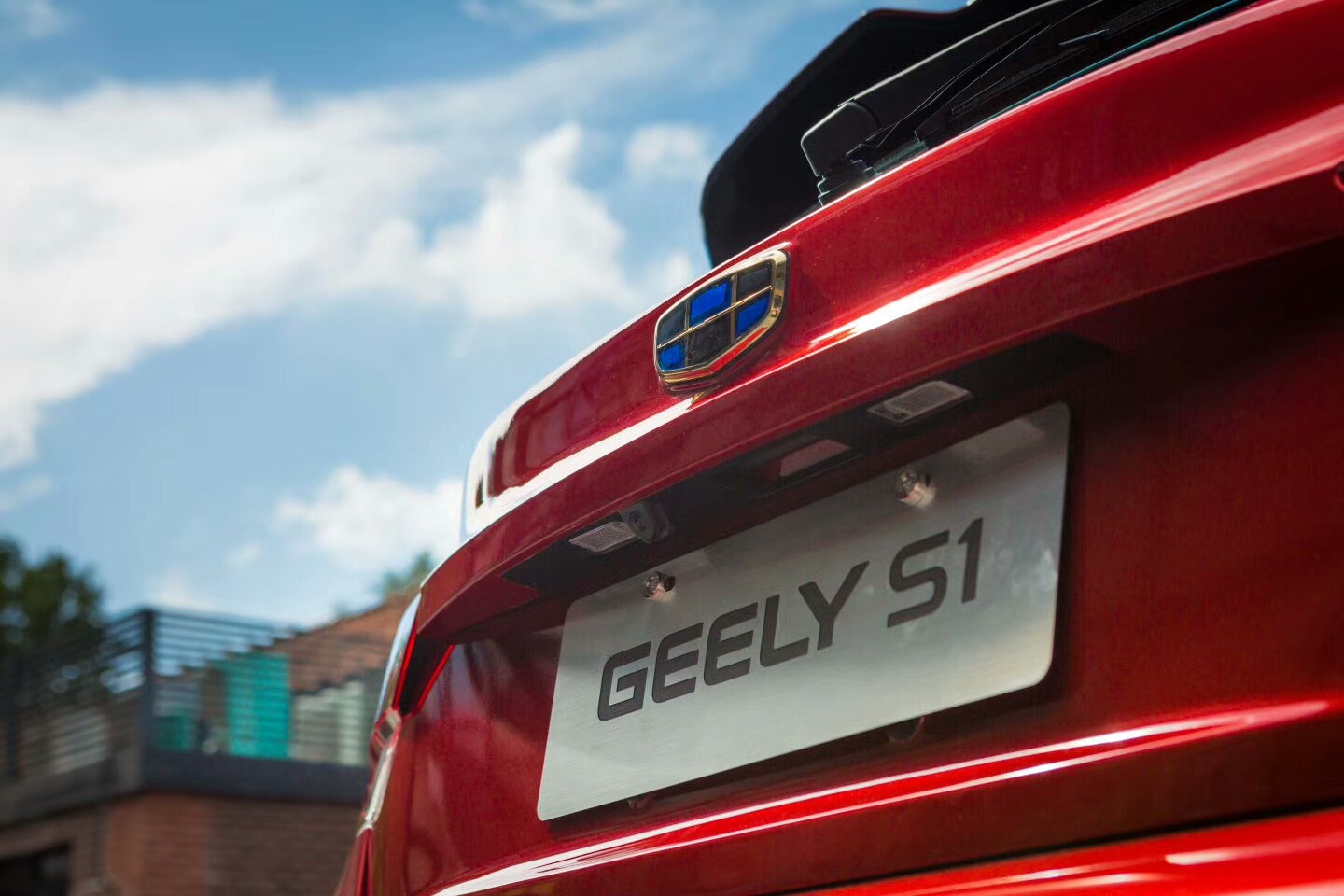 走硬派跨界风格,揭秘吉利S1为什么和帝豪GS不同?