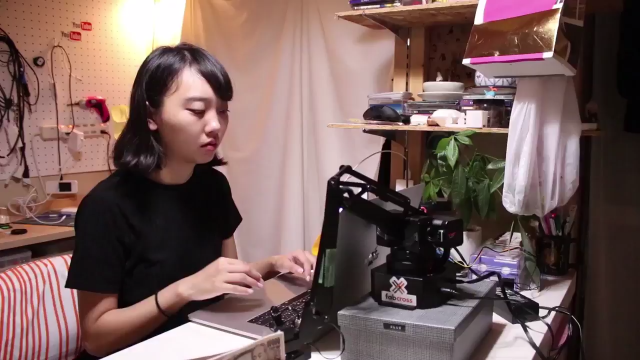 囧哥:乡土气息!范冰冰邓超领金鸡奖背景真不是P的吗 囧哥:乡土气息!范冰冰邓超领金鸡奖背景真不是P的吗图片