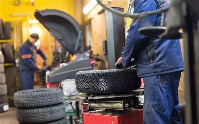 又硬,又吵,又贵,宝马为什么坚持用防爆胎?