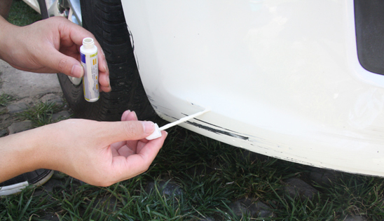 车身的划痕,若没及时修补,可能会直接生锈