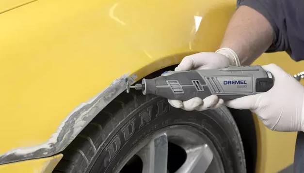 车身的划痕,若没及时修补,可能会直接生锈