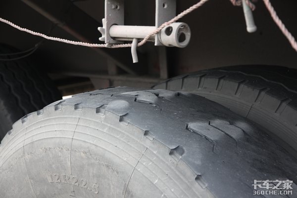翻新轮胎水太深 几百块真的能买'新胎'?
