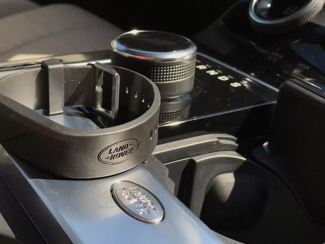 攒钱就买它!这台路虎比揽胜豪华,比发现便宜!