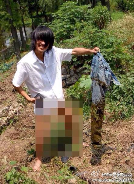 囧哥:女子进鬼屋抱工作人员 小哥说 囧哥:女子进鬼屋抱工作人员 小哥说