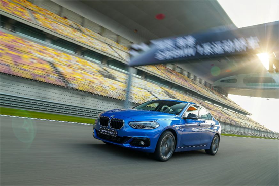 年轻时尚不尬聊 全新BMW 118i运动轿车就是玩真的!