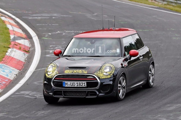 曝MINI新JCW双门版测试谍照 动力或提升