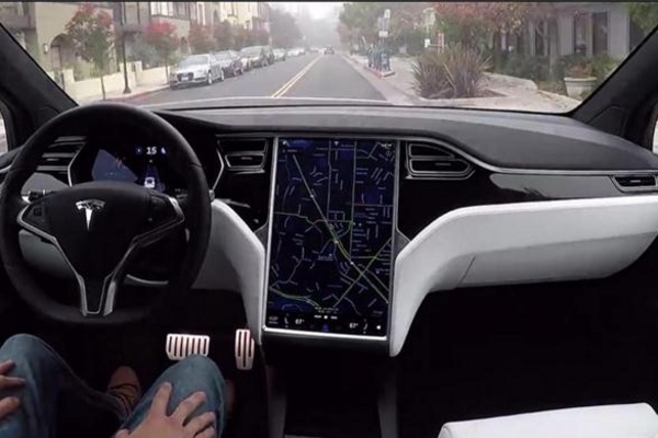 打铁还需自身硬 特斯拉似在研发芯片