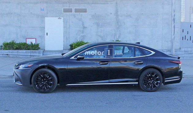 雷克萨斯新LS F谍照曝光 东京车展亮相