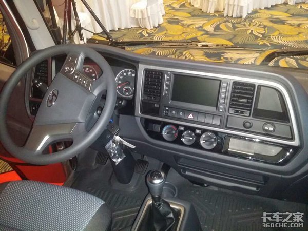 盛图轻卡全国首发 定位高端售11.8万起