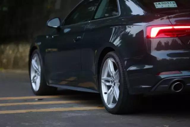 喜欢这辆车是因为它很温柔,但也可以很疯狂