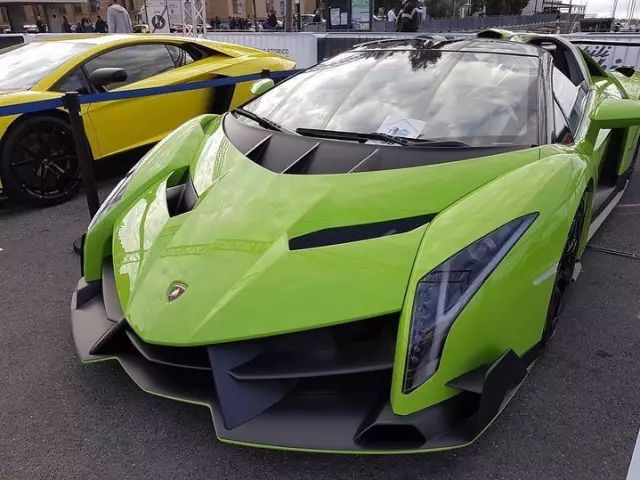 兰博基尼veneno roadster,土壕终于把绿色敞篷毒药开出来啦!