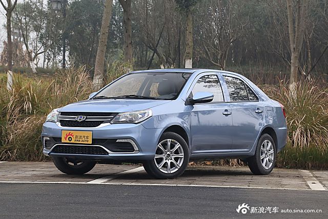 新款吉利金刚三厢终于到达4S店 近距离看它到底长啥样