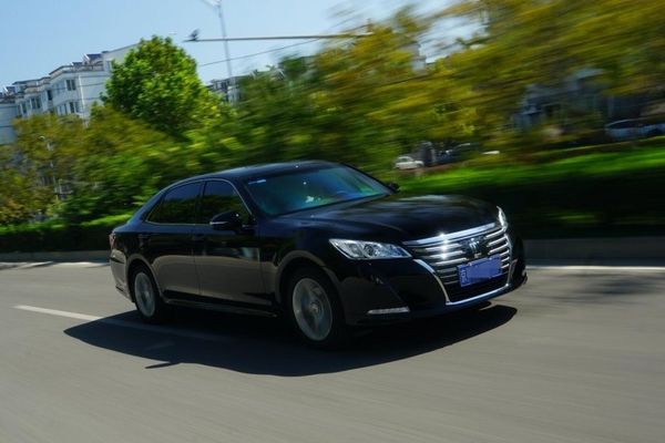 宋楠：14代皇冠长测稿件之7000公里首保及操控