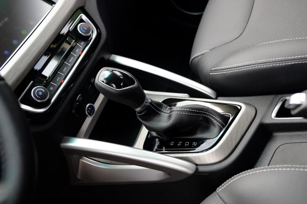 吉利上攻，却下探推5万元级产品，远景X3究竟如何？