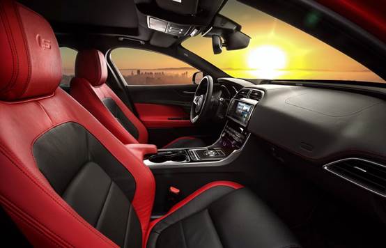 捷豹XE魅力“氛围” 点燃激情只需瞬间