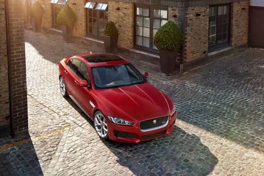 捷豹XE魅力“氛围” 点燃激情只需瞬间