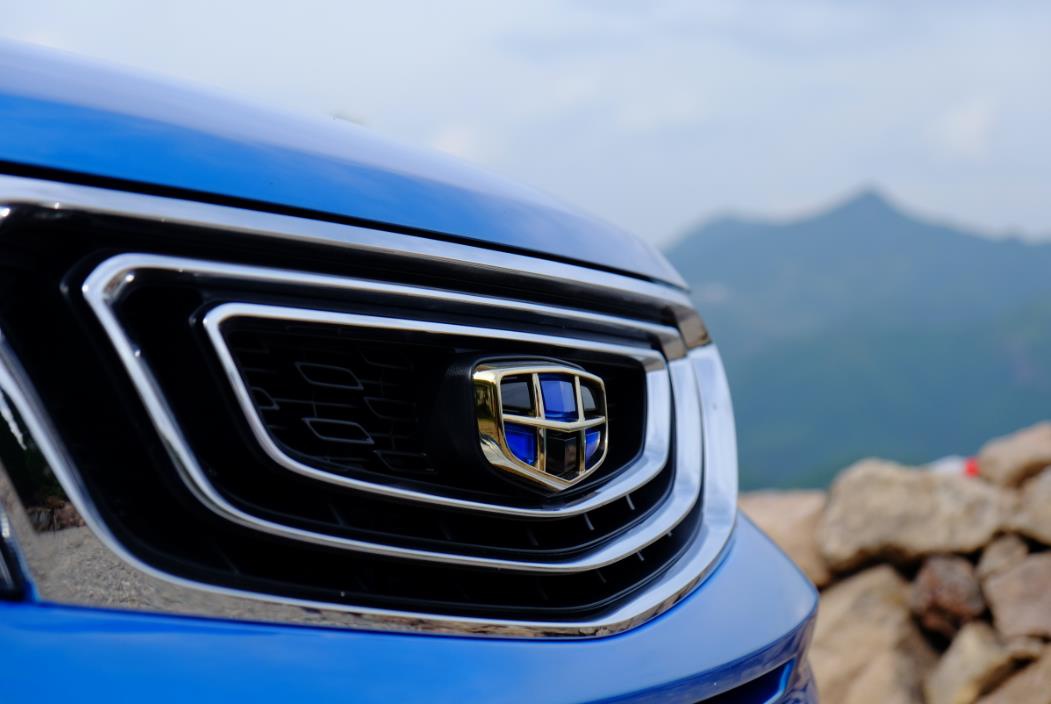 吉利上攻，却下探推5万元级产品，远景X3究竟如何？