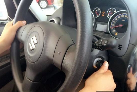 蓄电池老是亏电？熄火后这4种行为最伤电瓶！