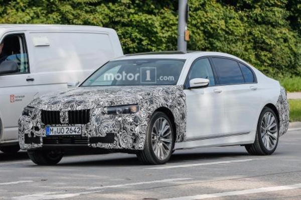 明年亮相/大灯升级 宝马新款7系海外路试