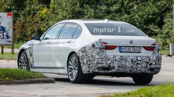 明年亮相/大灯升级 宝马新款7系海外路试