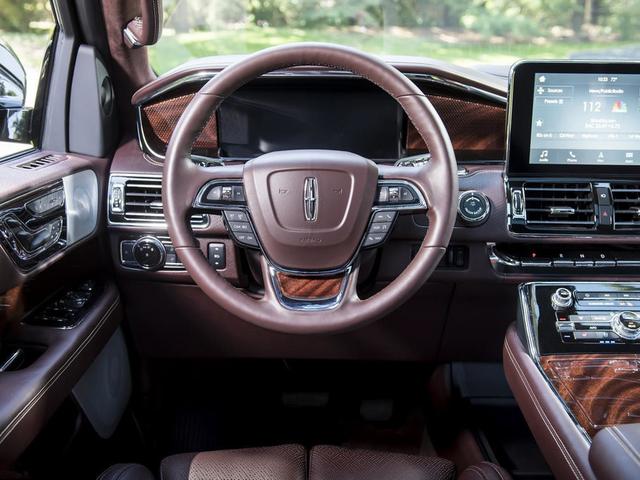 长5.2米的巨无霸,车内找不到换挡杆,换挡就像在弹钢琴一样