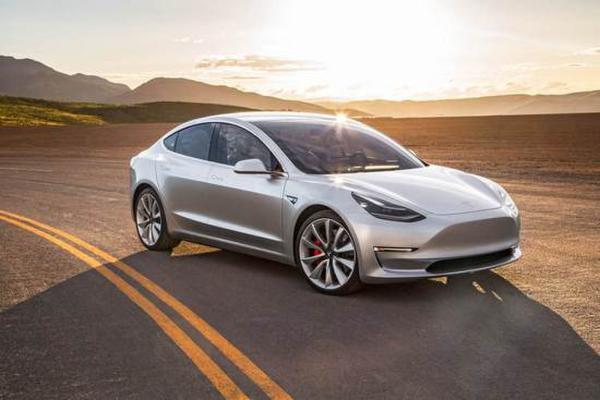 不能插队 马斯克亲妈买特斯拉Model 3也得排队