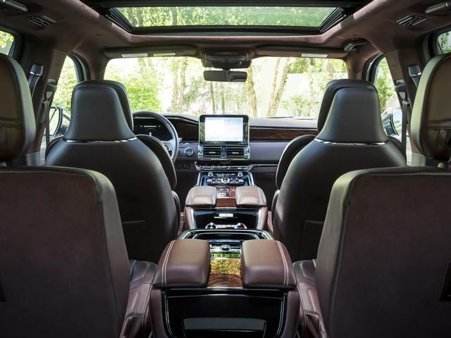 长5.2米的巨无霸,车内找不到换挡杆,换挡就像在弹钢琴一样