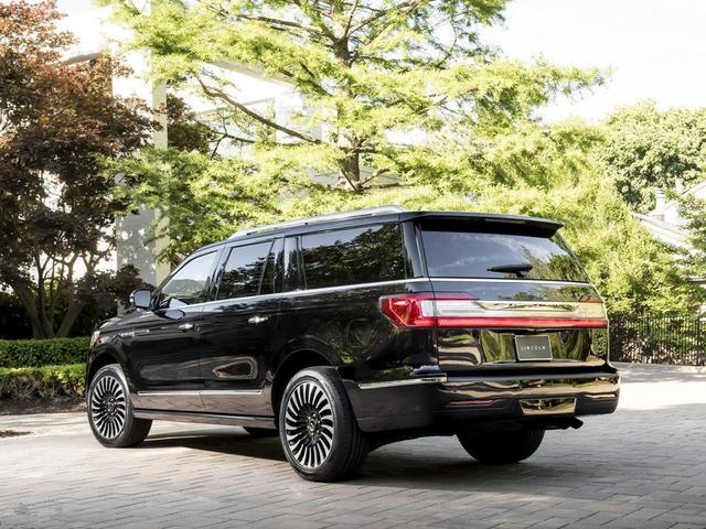 长5.2米的巨无霸,车内找不到换挡杆,换挡就像在弹钢琴一样