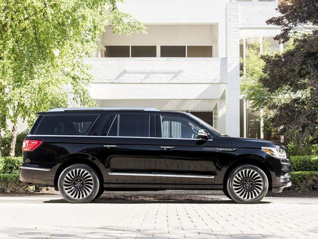 长5.2米的巨无霸,车内找不到换挡杆,换挡就像在弹钢琴一样